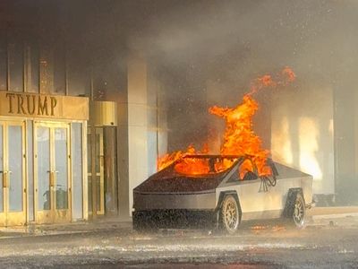 Geger Tesla Cybertruck Meledak di Depan Hotel Milik Trump