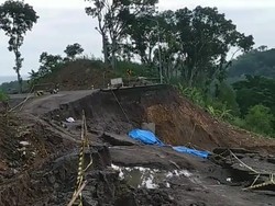 Baru Diperbaiki, Jalan Kelok 9 JLS Malang Kembali Longsor