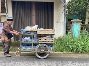 Kisah Karmi, Pejuang Keluarga di Balik Gerobak Sayur Kisah Karmi, Pejuang Keluarga di Balik Gerobak Sayur