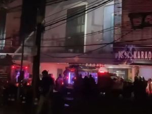 Tempat Karaoke di Semarang Kebakaran, Damkar Kerahkan Blower Sedot Asap