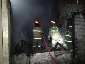 3 Rumah dan 1 Motor di Bogor Terbakar karena ODGJ Bakar Sampah 3 Rumah dan 1 Motor di Bogor Terbakar karena ODGJ Bakar Sampah