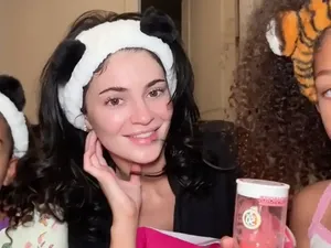 Temani Anak Bikin Tutorial Skincare, Kylie Jenner Malah Digosipkan Hamil Temani Anak Bikin Tutorial Skincare, Kylie Jenner Malah Digosipkan Hamil
