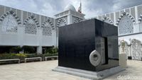 Melihat Masjid di Atas Mal yang Punya Miniatur Kabah