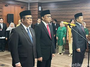 Video: MKMK Ucapkan Sumpah Perpanjangan Masa Tugas, Kembali Dipimpin Palguna Video: MKMK Ucapkan Sumpah Perpanjangan Masa Tugas, Kembali Dipimpin Palguna