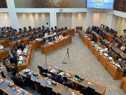 Video Anggota DPR Heran Usulan Biaya Haji 2025 Menag-Wamenag Berbeda