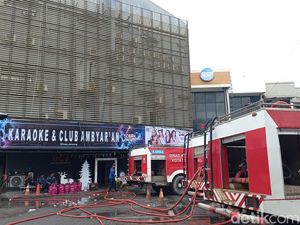 Kebakaran Bosq Karaoke Semarang Akhirnya Padam Setelah 12 Jam Kebakaran Bosq Karaoke Semarang Akhirnya Padam Setelah 12 Jam