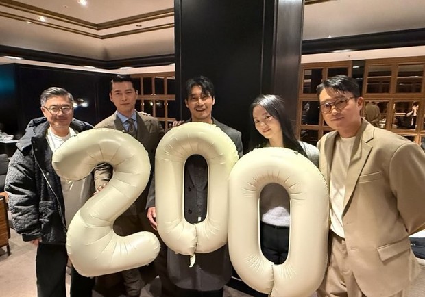 Pemeran Harbin rayakan pencapaian film bersama/ Foto: Instagram @cjenmmovie