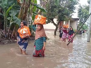 Banjir Sejak Malam Tahun Baru, Warga Kota Pasuruan Jebol Paravet Agar Surut Banjir Sejak Malam Tahun Baru, Warga Kota Pasuruan Jebol Paravet Agar Surut