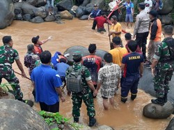 Wahyudi Tewas Tertindih Batu Besar di Kali Petung Batang