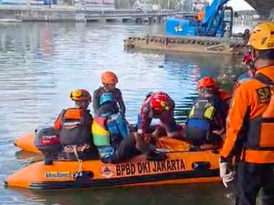 2 Orang Tewas Tercebur ke Kali Jakut gegara Dikejar Gerombolan Bersajam 2 Orang Tewas Tercebur ke Kali Jakut gegara Dikejar Gerombolan Bersajam