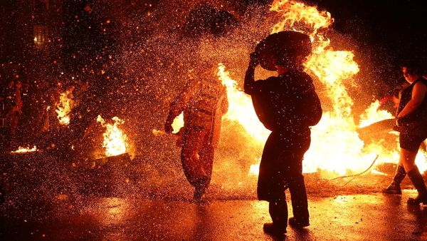 Potret Tradisi Unik Tahun Baruan di Inggris Utara
