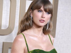 Anting Favorit Taylor Swift Diprediksi Jadi Tren, Harganya Rp 586 Juta Anting Favorit Taylor Swift Diprediksi Jadi Tren, Harganya Rp 586 Juta