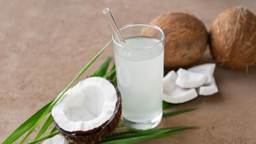 9 Manfaat Minum Air Kelapa secara Rutin untuk Kesehatan