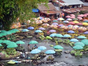 Asiknya Bersantai di Wisata Air Lubuk Lukum Padang