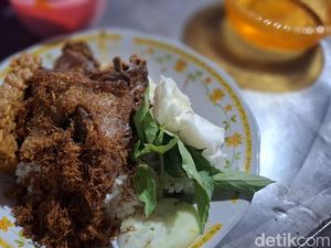 Bebek Purnama: Empuk Berempah Bebek Madura Legendaris di Surabaya