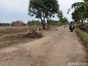 4 Fakta Kemunculan Kuburan di Tengah Jalanan Cirebon