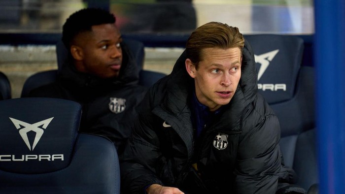 BARCELONA, SPAIN - DECEMBER 21: Frenkie De Jong and Ansu Fati of FC Barcelona look on from the bench prior to the LaLiga EASports match between FC Barcelona and Atletico de Madrid at Estadi Olimpic Lluis Companys on December 21, 2024 in Barcelona, Spain. (Photo by Alex Caparros/Getty Images)
