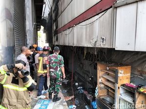 Kebakaran di Dalem Kaum Bandung, Barang-Barang Pedagang Ludes Terbakar