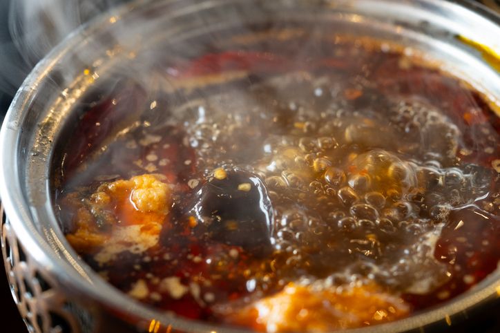 kuah hot pot dicampur 'saliva oil'