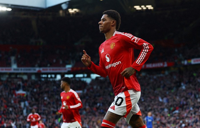 FILE PHOTO: Soccer Football - Premier League - Manchester United v Everton - Old Trafford, Manchester, Britain - December 1, 2024  Manchester Uniteds Marcus Rashford celebrates scoring their third goal REUTERS/Molly Darlington EDITORIAL USE ONLY. NO USE WITH UNAUTHORIZED AUDIO, VIDEO, DATA, FIXTURE LISTS, CLUB/LEAGUE LOGOS OR LIVE SERVICES. ONLINE IN-MATCH USE LIMITED TO 120 IMAGES, NO VIDEO EMULATION. NO USE IN BETTING, GAMES OR SINGLE CLUB/LEAGUE/PLAYER PUBLICATIONS. PLEASE CONTACT YOUR ACCOUNT REPRESENTATIVE FOR FURTHER DETAILS../File Photo
