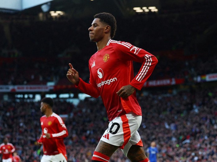 FILE PHOTO: Soccer Football - Premier League - Manchester United v Everton - Old Trafford, Manchester, Britain - December 1, 2024  Manchester United's Marcus Rashford celebrates scoring their third goal REUTERS/Molly Darlington EDITORIAL USE ONLY. NO USE WITH UNAUTHORIZED AUDIO, VIDEO, DATA, FIXTURE LISTS, CLUB/LEAGUE LOGOS OR 'LIVE' SERVICES. ONLINE IN-MATCH USE LIMITED TO 120 IMAGES, NO VIDEO EMULATION. NO USE IN BETTING, GAMES OR SINGLE CLUB/LEAGUE/PLAYER PUBLICATIONS. PLEASE CONTACT YOUR ACCOUNT REPRESENTATIVE FOR FURTHER DETAILS../File Photo