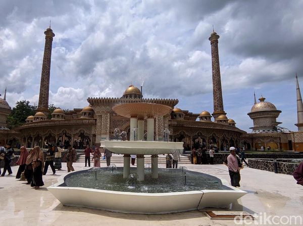 Megahnya Masjid An Nahdla Bojonegoro