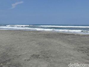Cuaca Ekstrem! Wisatawan Dilarang Berenang di Pantai Selatan Cianjur Cuaca Ekstrem! Wisatawan Dilarang Berenang di Pantai Selatan Cianjur