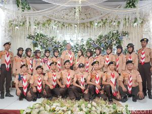 Viral Pernikahan Unik, Pengantinnya Bukan Pakai Kebaya Tapi Seragam Pramuka