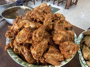 Pedas Mantap, Sarapan Ayam Bakar Artomoro Viral di Jogja Pedas Mantap, Sarapan Ayam Bakar Artomoro Viral di Jogja