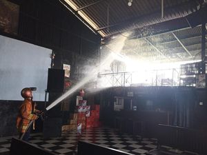 Gudang Kafe di Delod Berawah Jembrana Terbakar Gudang Kafe di Delod Berawah Jembrana Terbakar