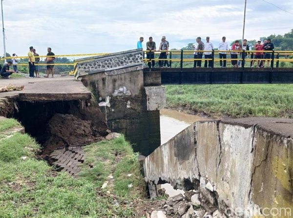 Plengsengan Sungai Welang Ambrol, Akses Dua Dusun Ditutup
