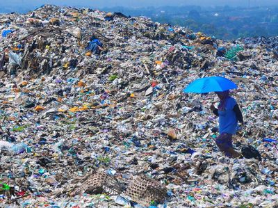 Potret Gunung Sampah di TPA Tanjungrejo Kudus