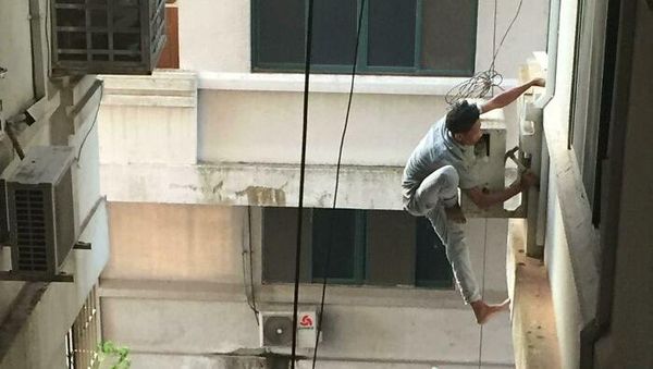 Potret Nekat Kuli Bangunan yang Bikin Meringis, Berani Mati!