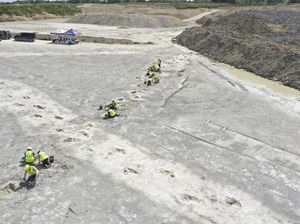 Ratusan Jejak Kaki Dinosaurus Ditemukan di Jalan Raya Dinosaurus Inggris Ratusan Jejak Kaki Dinosaurus Ditemukan di Jalan Raya Dinosaurus Inggris