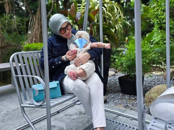 7 Foto Baby R Anak Syahrini yang Wajahnya Bikin Penasaran, Kini Sudah 5 Bulan