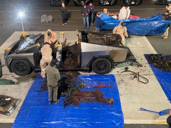 Terungkap Isi Tesla Cybertruck yang Meledak di Depan Hotel Trump