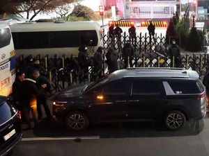 Penyidik dan Jaksa Dihadang, Presiden Korsel Batal Digelandang