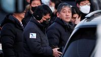 Tim Penyidik Korsel Dihadang Masuk ke Rumah Presiden Yoon Suk Yeol