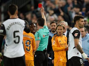 Ancelotti Geram Vinicius Dikartu Merah, Madrid Pastikan Naik Banding Ancelotti Geram Vinicius Dikartu Merah, Madrid Pastikan Naik Banding