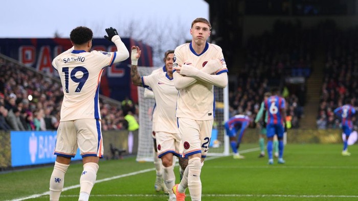 LONDON, ENGLAND - JANUARY 04: Cole Palmer of Chelsea celebrates scoring his teams first goal during the Premier League match between Crystal Palace FC and Chelsea FC at Selhurst Park on January 04, 2025 in London, England. (Photo by Justin Setterfield/Getty Images)