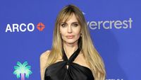 7 Gaya Glow-up Angelina Jolie Perdana di Red Carpet Setelah Resmi Cerai