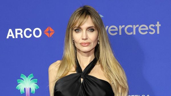 7 Gaya Glow-up Angelina Jolie Perdana di Red Carpet Setelah Resmi Cerai