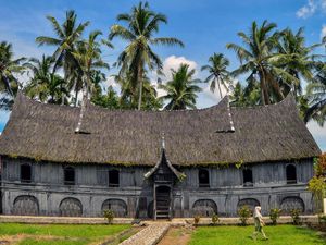 Keajaiban Arsitektur Minang! Rumah Gadang Kuat Tanpa Paku-Bisa Dibongkar Pasang Keajaiban Arsitektur Minang! Rumah Gadang Kuat Tanpa Paku-Bisa Dibongkar Pasang
