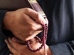 Dzikir Malam Lailatul Qadar Sesuai Sunnah Lengkap dengan Doa Arab dan Latin