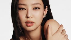 7 Gaya Badass Jennie BLACKPINK Jadi Model Perhiasan Chanel Coco Crush