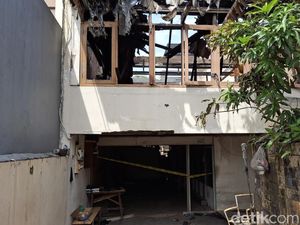 Kebakaran Kebayoran Lama Renggut Nyawa Meski Warga Berjibaku Padamkan Api Kebakaran Kebayoran Lama Renggut Nyawa Meski Warga Berjibaku Padamkan Api