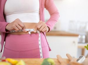 5 Makanan yang Dicap Tak Sehat Ini Bantu Hilangkan Lemak Perut 5 Makanan yang Dicap Tak Sehat Ini Bantu Hilangkan Lemak Perut