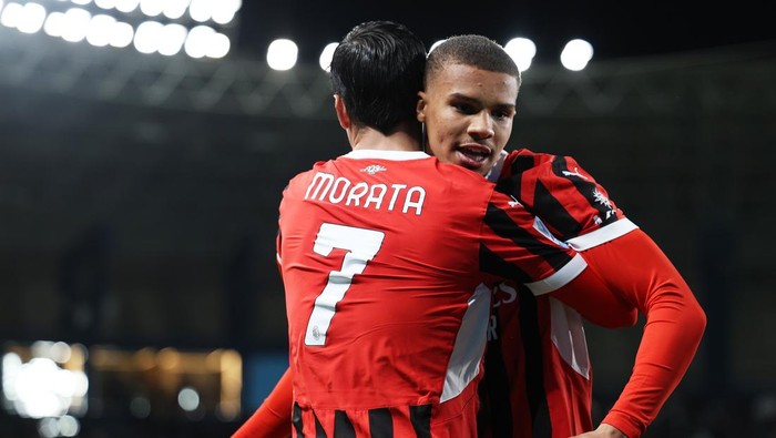 RIYADH, SAUDI ARABIA - JANUARY 03: Alvaro Morata and Malick Thiaw of AC Milan celebrate their teams second goal, an own goal scored by Federico Gatti of Juventus (not pictured) during the Italian Super Cup Semi-Final match between AC Milan and Juventus at Al Awwal Park on January 03, 2025 in Riyadh, Saudi Arabia. (Photo by Yasser Bakhsh/Getty Images)
