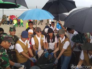 Pantai Kuta Banjir Sampah, Menpar Prioritaskan Bali untuk Wisata Bersih Pantai Kuta Banjir Sampah, Menpar Prioritaskan Bali untuk Wisata Bersih