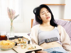 Mengapa Sering Merasa Mengantuk Saat Siang Hari? Ini Penyebabnya